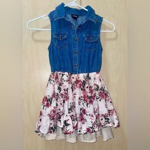 ADORABLE BOHEMIAN DENIM AND FLORAL DRESS
Girls Size: 7. Great condition
